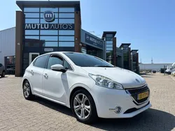 Wit Gebruikt 2012 Peugeot 208 Allure Hatchback | € 5.990 (Eerlijke prijs)