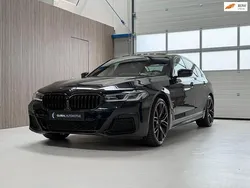 Zwart Gebruikt 2020 BMW 545e Executive Sedan | € 43.990 (Eerlijke prijs)