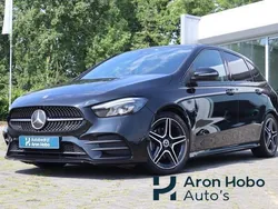 Zwart, metallic lak Gebruikt 2022 Mercedes B180 AMG MPV | € 28.950 (Eerlijke prijs)