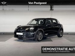 Midnight black Gebruikt 2024 Mini Cooper Essential Hatchback | € 41.290