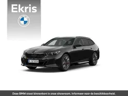 Zwart, metallic lak Nieuw 2024 BMW 520 M Sport Stationwagen | € 88.495 (Goede deal)