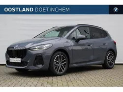 Sparkling coppergrau (grijs metallic) Gebruikt 2025 BMW 225 Active Tourer Comfort Edition MPV | € 62.465