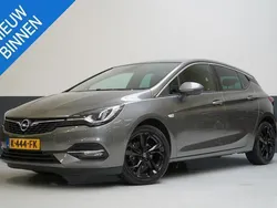 Grijs, metallic lak Gebruikt 2021 Opel Astra Elegance Hatchback | € 13.695 (Eerlijke prijs)