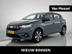 Grijs Gebruikt 2024 Dacia Sandero Expression Hatchback | € 18.940 (Eerlijke prijs)