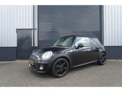 Zwart, metallic lak Gebruikt 2013 Mini ONE Pepper Hatchback | € 7.950 (Duur)