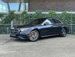 Grijs Gebruikt 2024 Mercedes E300 AMG line Sedan | € 69.900 (Duur)