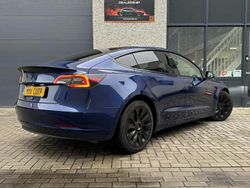 Blauw Gebruikt 2022 Tesla Model 3 Standard Range Sedan | € 28.499 (Eerlijke prijs)