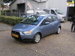 Blauw, metallic lak Gebruikt 2009 Mitsubishi Colt Invite Hatchback | € 1.450 (Eerlijke prijs)