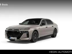 Beige Nieuw 2025 BMW M760e Exclusive Sedan | € 186.750