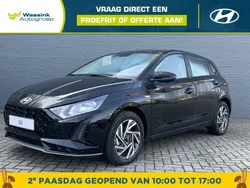 Phantom black (zwart metallic) Nieuw 2024 Hyundai i20 Comfort Hatchback | € 25.690 (Goede deal)