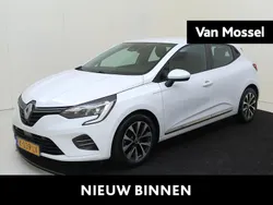 Wit Gebruikt 2021 Renault Clio V Zen Hatchback | € 13.735 (Eerlijke prijs)