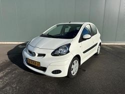 Wit Gebruikt 2010 Toyota Aygo Comfort Hatchback | € 3.495 (Eerlijke prijs)