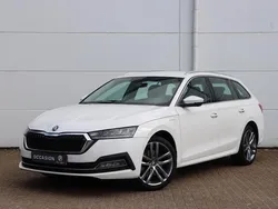 Wit Gebruikt 2021 Skoda Octavia Style Hatchback | € 21.950 (Eerlijke prijs)