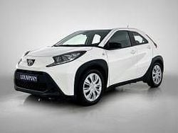 Wit Gebruikt 2023 Toyota Aygo Play Hatchback | € 15.495 (Eerlijke prijs)