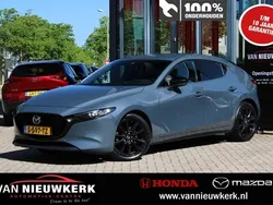Sonic grey (grijs metallic) Gebruikt 2023 Mazda 3 Homura-Line Hatchback | € 26.940 (Iets duurder)