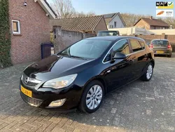 Zwart Gebruikt 2010 Opel Astra Cosmo Hatchback | € 3.200 (Iets duurder)