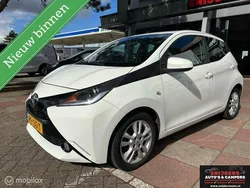 Wit Gebruikt 2017 Toyota Aygo X-clusiv Hatchback | € 7.950 (Eerlijke prijs)