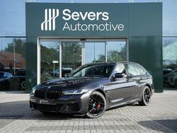 Grijs Gebruikt 2023 BMW 530e M Sport Stationwagen | € 47.888 (Iets duurder)