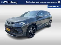 Grijs, metallic lak Gebruikt 2025 VW Tayron R-line Edition SUV | € 60.950 (Eerlijke prijs)
