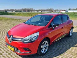 Rood Gebruikt 2016 Renault Clio IV LIMITED Hatchback | € 7.499 (Goede deal)