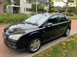 Zwart Gebruikt 2006 Ford Focus Ghia Hatchback | € 999 (Goede deal)