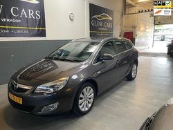 Grijs, metallic lak Gebruikt 2012 Opel Astra Cosmo Stationwagen | € 6.450 (Eerlijke prijs)