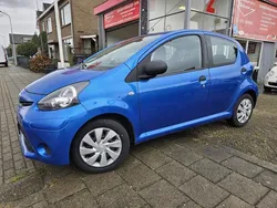 Blauw Gebruikt 2013 Toyota Aygo Hatchback | € 4.450 (Eerlijke prijs)