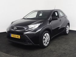 Zwart Gebruikt 2023 Toyota Aygo Play Hatchback | € 15.800 (Eerlijke prijs)