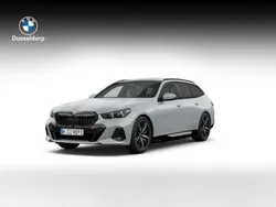 Grijs, metallic lak Nieuw 2024 BMW 530e M Sport Stationwagen | € 86.968
