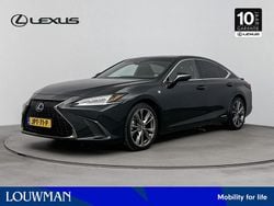 Graphite black (zwart metallic) Gebruikt 2021 Lexus ES300H Sport Line Sedan | € 40.950 (Goede deal)