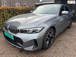Grijs Gebruikt 2025 BMW 330 M Sport Stationwagen | € 27.500