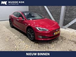 Rood Gebruikt 2018 Tesla Model S Hatchback | € 20.800 (Goede deal)