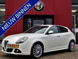 Wit Gebruikt 2015 Alfa Romeo Giulietta Exclusive Hatchback | € 11.445 (Eerlijke prijs)