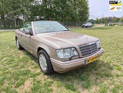 Roze Gebruikt 1995 Mercedes E200 Cabriolet | € 22.500
