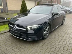 Zwart, metallic lak Gebruikt 2018 Mercedes A180 AMG line Hatchback | € 14.700 (Goede deal)
