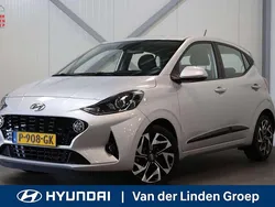 Grijs metallic Gebruikt 2022 Hyundai i10 Premium Hatchback | € 16.495 (Eerlijke prijs)