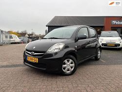 Zwart (metallic) Gebruikt 2008 Subaru Justy Comfort Hatchback | € 1.850 (Eerlijke prijs)