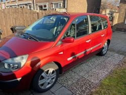 Rood Gebruikt 2005 Renault Scénic II MPV | € 950 (Eerlijke prijs)