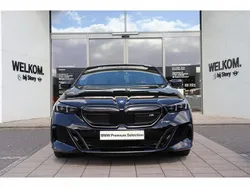 Saphirschwarz (donker zwart metallic) Gebruikt 2024 BMW i5 Comfort Edition Sedan | € 82.950