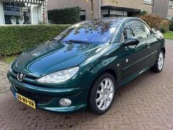 Groen Gebruikt 2004 Peugeot 206 CC Roland Garros Cabriolet | € 1.500 (Eerlijke prijs)