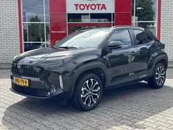 Zwart Gebruikt 2024 Toyota Yaris Cross Style SUV | € 29.490 (Eerlijke prijs)