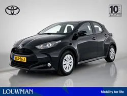 Zwart Gebruikt 2024 Toyota Yaris Hybrid Active Hatchback | € 22.945 (Eerlijke prijs)