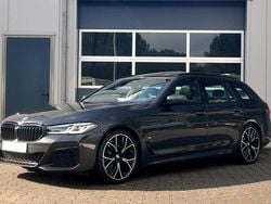 Grijs Gebruikt 2020 BMW 518 Executive Stationwagen | € 31.900