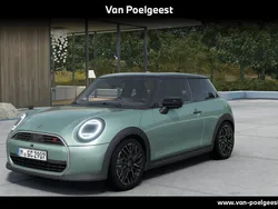 Ocean wave green metallic (licht groen metallic) Nieuw 2024 Mini Cooper Favoured Hatchback | € 55.905 (Duur)