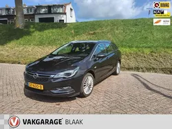 Zwart Gebruikt 2016 Opel Astra Innovation Stationwagen | € 9.990 (Iets duurder)