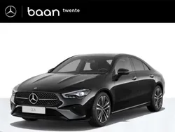 Zwart, metallic lak Nieuw 2024 Mercedes CLA180 Luxury Sedan | € 48.819