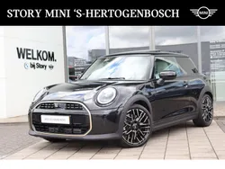 Midnight black ii (donker zwart metallic) Gebruikt 2024 Mini Cooper Favoured Hatchback | € 34.950