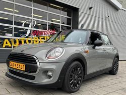 Grijs (metallic) Gebruikt 2017 Mini ONE Comfort Hatchback | € 13.000 (Eerlijke prijs)