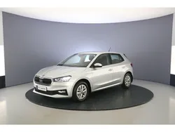 Brilliant silver Gebruikt 2023 Skoda Fabia Ambition Hatchback | € 23.400 (Eerlijke prijs)