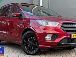 Rood Gebruikt 2017 Ford Kuga ST-Line SUV | € 19.950 (Eerlijke prijs)
